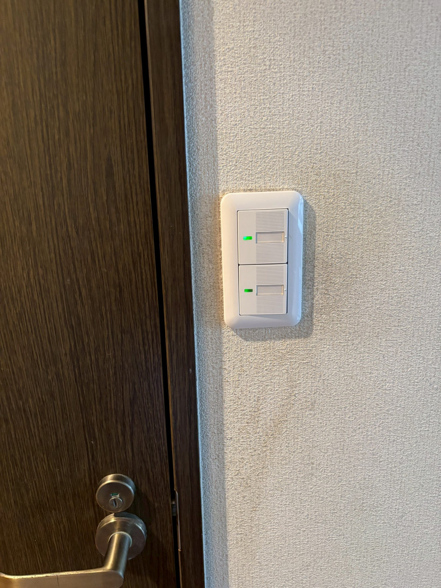 施工後の整理された新しいスイッチパネル